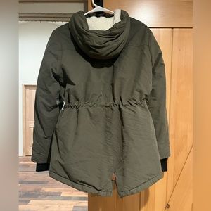 Free country barely worn insulated jacket in green size medium